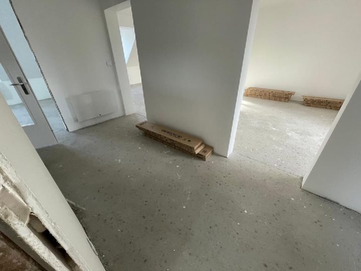 Pièce sous combles, vue 2 sur 3