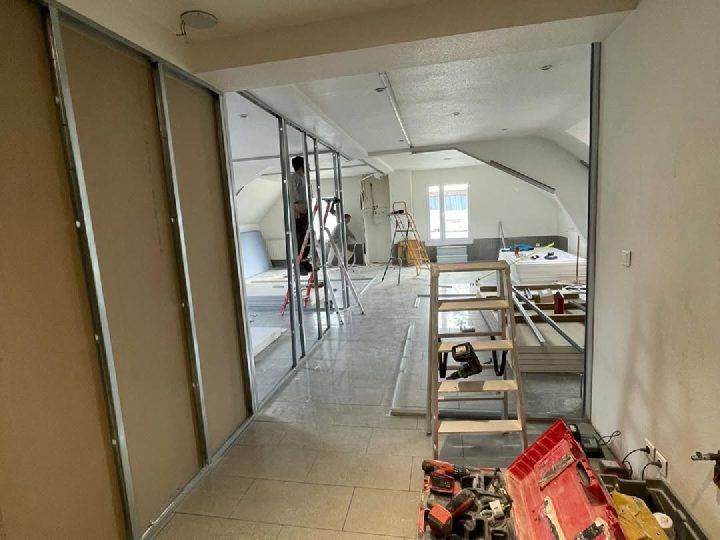 Construction d’une cloison, vue 2 sur 3