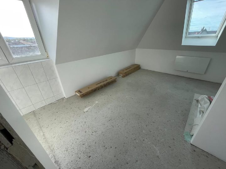 Pièce sous combles, vue 3 sur 3
