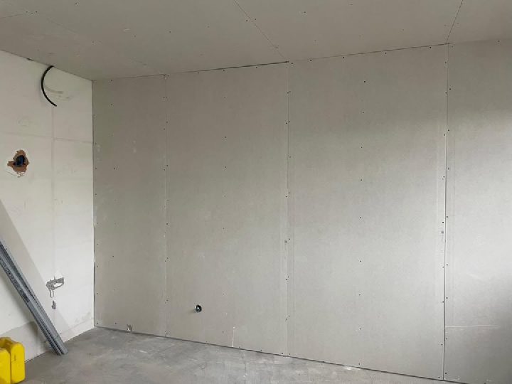 Construction d’une cloison, vue 3 sur 3