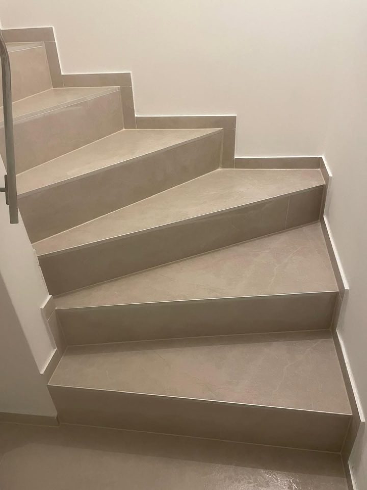 Escalier, avant et après, vue 3 sur 3